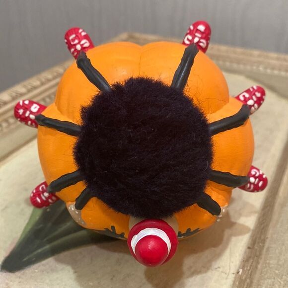 Vintage 1986 Hand Painted Jack-O’Lantern with Pom Pom Spider Friend in Sneakers - Picture 6 of 10